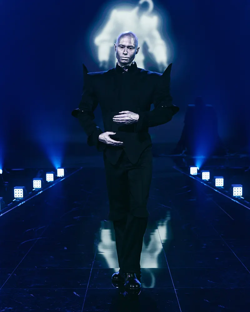 black · tailored